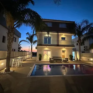 https://valerian-palm-villa.hotelsatayianapa.com