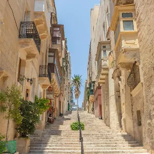 https://valletta-central-historical-apartments.qawrahotelsmalta.org